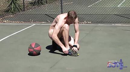 Australian lover Nick loves to Get Naked In Public Whilst Exercising in Full View